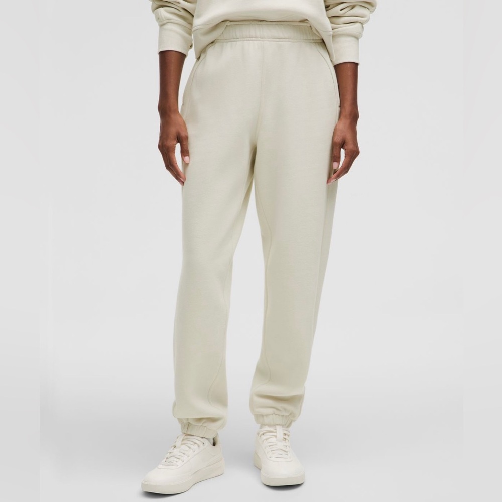 NWT Lululemon Scuba Jogger *regular color Bone